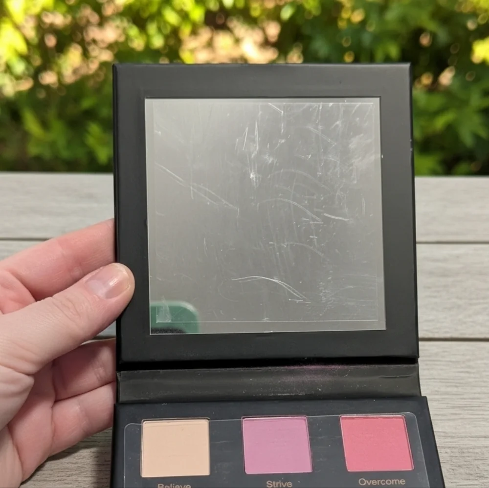 RealHer V Shadow Palette Conquer From Within